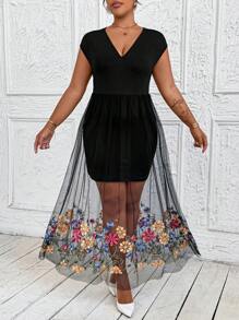 SHEIN Clasi 1pc Women Plus Size V-Neck Dolman Sleeve Mesh Embroidery Hem Elegant Dress
