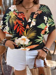 SHEIN LUNE Plus Size Fashion Elegant Vacation Beach Casual V-Neck Random Printed Batwing Sleeve Blouse, Suitable For Summer, Back To School, Graduation, Festivals, Valentine's Day, Music Festivals, Mother's Day, Halloween, Thanksgiving, Easter, National Holiday, Christmas, Balls, Dates, Parties, Outings