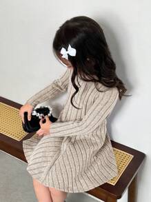 Vestido de punto casual y ceñido de unicolor y cuello redondo, elegante y de moda para niña joven