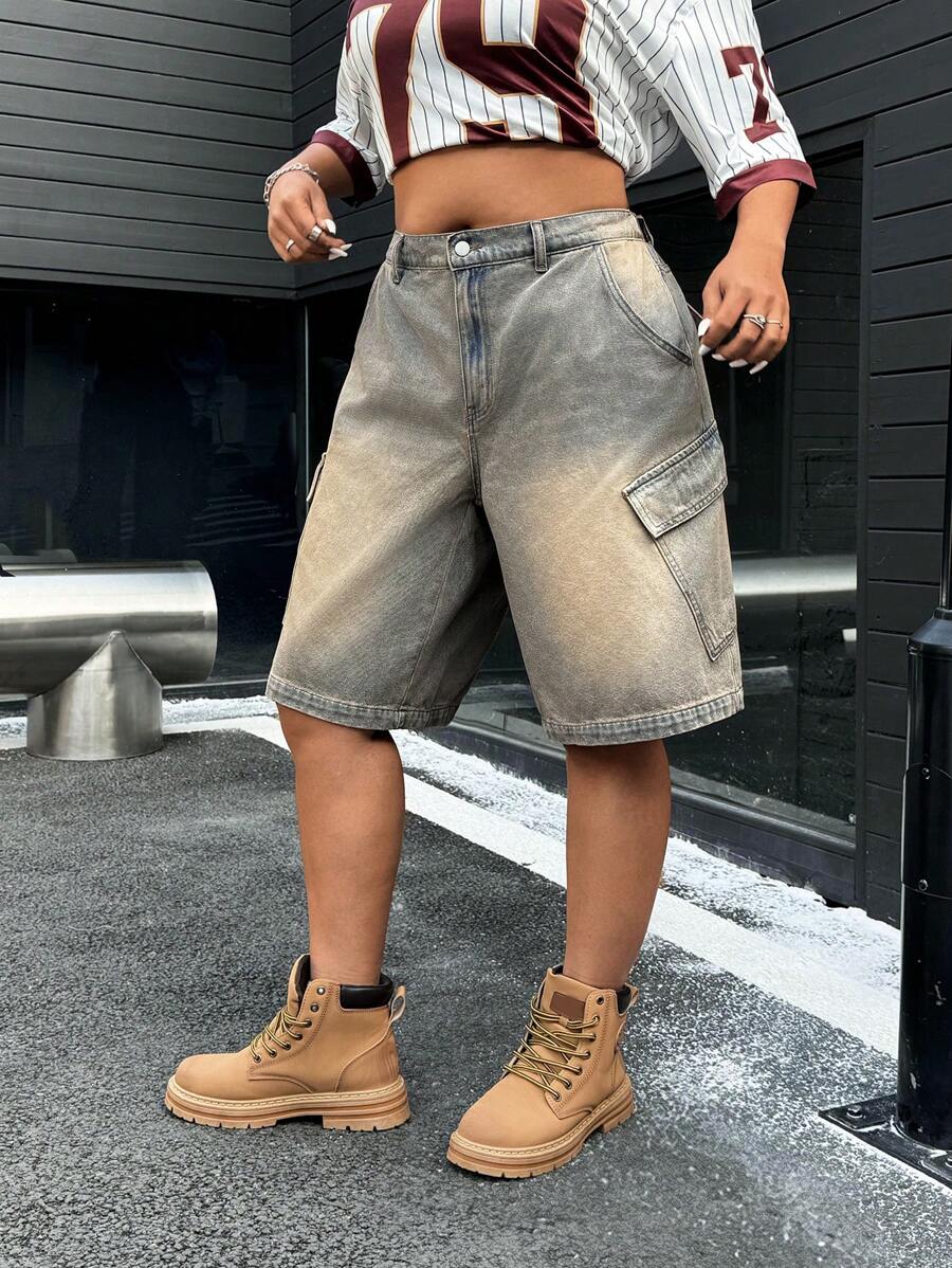 SHEIN EZwear Plus Size Front Button Pocket Simple Denim Shorts, Casual Everyday Wear - Medium Wash - View 1