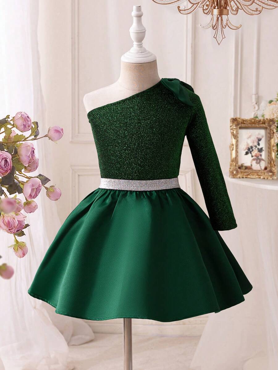 SHEIN Set de 2 piezas con top corto de un hombro con lazo y minifalda tejida para niñas jóvenes - Verde Oscuro - Ver 1