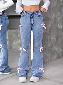 SHEIN Pantalones vaqueros con pierna acampanada de mezclilla elástica desgastada al ácido con bolsillos decorados con moños, ropa de calle para vuelta al colegio de chicas adolescentes - Azul lavado medio - Ver 4
