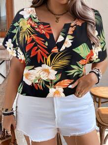 SHEIN LUNE Plus Size Fashion Elegant Vacation Beach Casual V-Neck Random Printed Batwing Sleeve Blouse, Suitable For Summer, Back To School, Graduation, Festivals, Valentine's Day, Music Festivals, Mother's Day, Halloween, Thanksgiving, Easter, National Holiday, Christmas, Balls, Dates, Parties, Outings