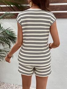 SHEIN Conjunto de 2 piezas de top holgado de cuello redondo a rayas y pantalones cortos de cintura ajustable para maternidad