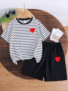 2pcs Tween Boy Casual Korean Style Patch & Striped Round Neck Loose Short Sleeve T-Shirt And Plain Patch Shorts Knitted 2 Pieces Set, Heart Set, Black&White'