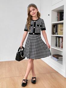 SHEIN Firerie Kids Váy dệt kim cổ tròn tay ngắn họa tiết Houndstooth chắp vá cho bé gái tuổi mới lớn, trang phục thường ngày khi trở lại trường - Đen và trắng - Xem 10