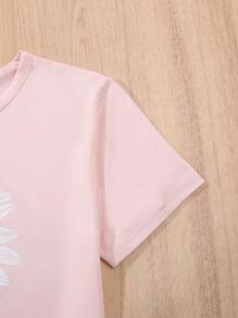 SHEIN Vintaside Kids 2 件套青少年女孩休闲甜美花卉印花 T 恤 + 牛仔短裤，2025 年春夏必备服装，适合日常穿着，包含雏菊花印花 T 恤和做旧舒适牛仔短裤 - 粉色 - 查看 5