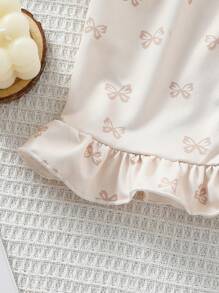 SHEIN Set de 2 piezas de pijama informal para niñas bebé con top de manga corta con botones y estampado de mariposa en color albaricoque, y pantalones - Albaricoque - Ver 7