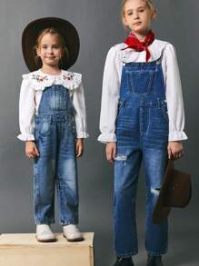 Salopette in denim casual e comoda per ragazze pre-adolescenti, stile vintage western, con strappi, cinghie regolabili e vestibilità morbida - Blu lavato medio - Visualizzare 1