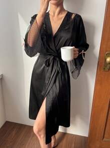 DAZY 缎面蕾丝拼布中长睡袍，简约休闲家居睡衣