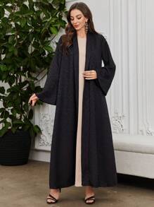 Al Najma 女式长袖提花纹理宽翻领阿拉伯长袍，朴素 - 黑色 - 查看 1