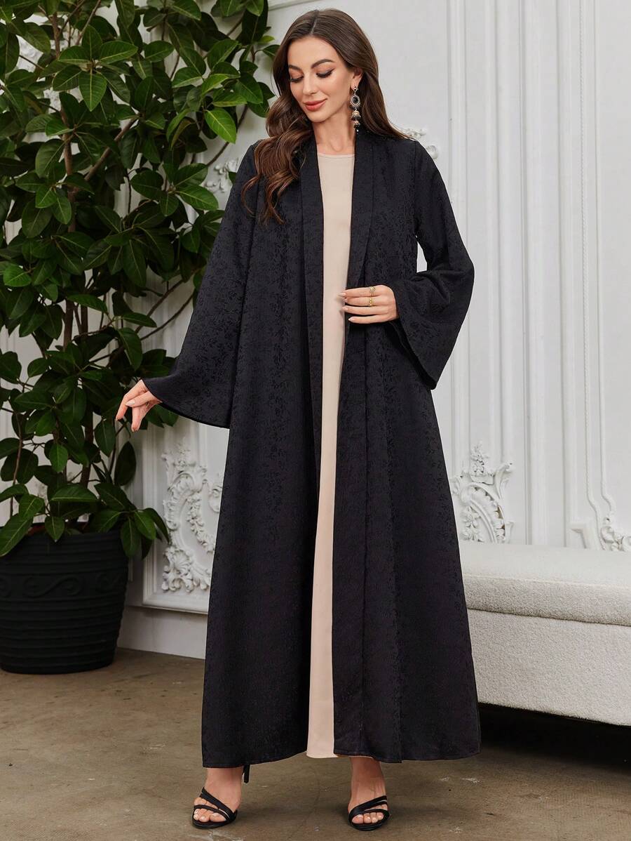 Al Najma 女式长袖提花纹理宽翻领阿拉伯长袍，朴素 - 黑色 - 查看 1