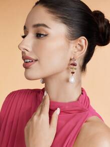 SHEIN BAE 人造珍珠几何红色吊坠耳环，适合日常佩戴 - 玫紅色 - 查看 3