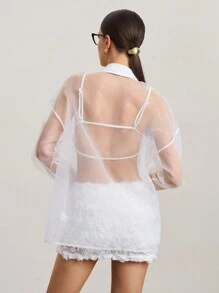 SHEIN Unity Set de 2 piezas compuesto por blusa con botones delanteros con parches de red bordados y minifalda - Blanco - Ver 2