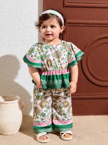 SHEIN Leap Crew Conjunto de 2 piezas para bebé niña, con blusa de manga corta con estampado floral y pantalones de cintura elástica, para el verano - Verde - Ver 1