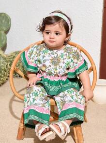 SHEIN Leap Crew Conjunto de 2 piezas para bebé niña, con blusa de manga corta con estampado floral y pantalones de cintura elástica, para el verano - Verde - Ver 12