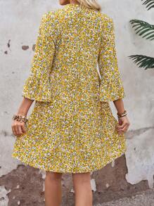 EMERY ROSE Women's All-Over Ditsy Floral Print V-Neck Flared Sleeve Short Vacation Dress