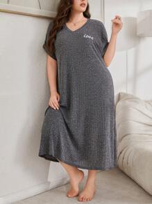 Vestido casual de estar por casa con letra bordada, de costilla suave