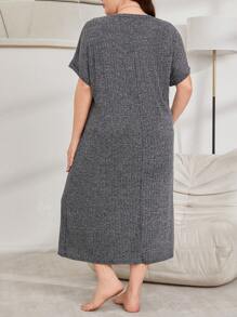 Vestido casual de estar por casa con letra bordada, de costilla suave