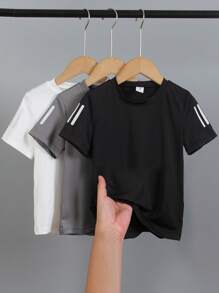 3件套男童印花圆领T恤。这款T恤风格简约运动，饰有运动主题印花。柔软面料，不粘腻，穿着舒适。适合4-7岁儿童在夏季打篮球、打羽毛球等运动时穿着。 - 彩色 - 查看 1