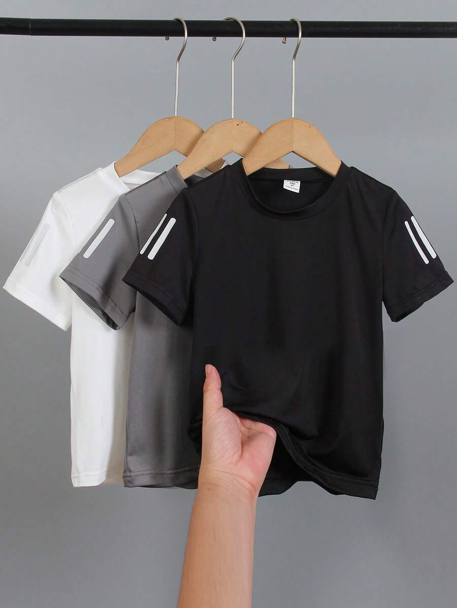 3件套男童印花圆领T恤。这款T恤风格简约运动，饰有运动主题印花。柔软面料，不粘腻，穿着舒适。适合4-7岁儿童在夏季打篮球、打羽毛球等运动时穿着。 - 彩色 - 查看 1