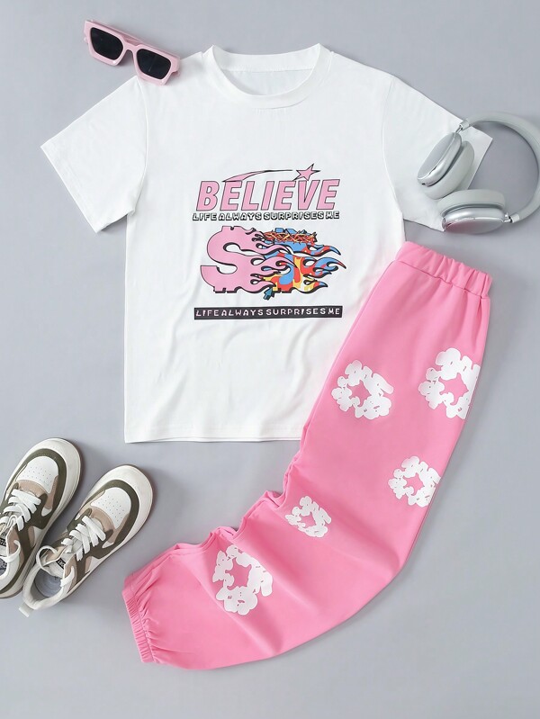 SHEIN Set 2 bucăți la modă băieți mai mari, tricou cu mânecă scurtă cu imprimeu alb și pantaloni de sport roz, ținută casual