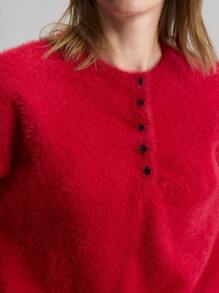 Ontre Suéter rojo esponjoso y holgado de cuello redondo con un solo botonadura, de estilo minimalista y versátil, ideal para días festivos y el Día de San Valentín. Moda casual femenina 2025