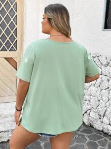 SHEIN CURVE+ Large Summer St. Patrick's Day Flower Daisy Embroidered Green Short Sleeved T-Shirt Boho Vacation - Green - View 2