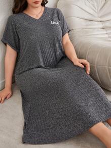 Vestido casual de estar por casa con letra bordada, de costilla suave