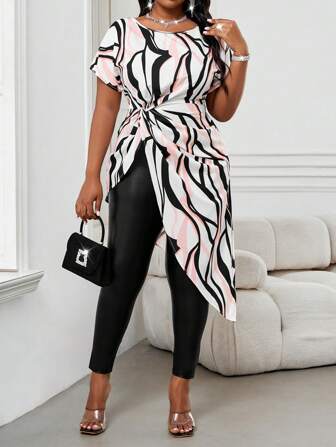 SHEIN Lady Damen Rundhals Kurzarm Twisted asymmetrischer Saum bedrucktes Hemd in Große Größen für Valentinstag, Silvester, Urlaubsoutfit, Strandoutfit, Sommerkleid für Urlaub, Kreuzfahrtoutfit, sexy Country-Konzert-Outfit, Sommeroutfit für Frauen
