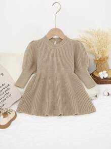 1 件杏色婴儿/女婴时尚喇叭袖圆领休闲简约百搭针织连衣裙