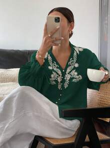 SHEIN Frenchy Women's Green Boho Blouse With White Floral Embroidery And Smocked Sleeves,Boho Chic