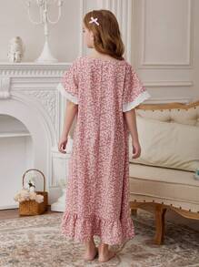 SHEIN Leap Crew 少女简约森系蝴蝶结装饰圆领荷叶边碎花公主睡袍，适合室内外休闲穿着，女孩日常和节日装