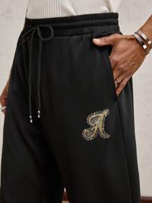 AKNOTIC Party 男士黑色字母印花针织休闲 O 型裤，适合日常穿着、春夏季、度假、聚会 - 黑色 - 查看 2