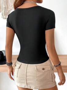 SHEIN EZwear Urban Nomadic Style City Cow Head Graphic Tight Fit Round Neck Pullover T-Shirt For Women, Casual Minimalist Suitable For Going Out - Black - View 2