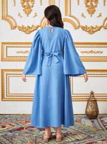Vestido de manga larga con acento floral y borde azul y dorado elegante y tradicional para niñas preadolescentes, con cinturón dorado, para vacaciones, verano y viajes