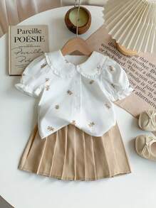 SHEIN 2pcs Baby Girl Spring/Summer New Arrival Elegant School Style Adorable Teddy Bear Pattern Puff Sleeve Blouse & Pleated Skirt 2 Pieces Outfit Set