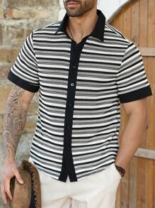 ResortEase Camisa casual de manga corta a rayas con botones frontales para hombres de tallas grandes