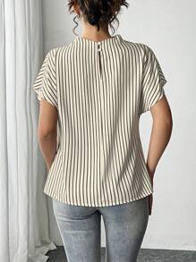 Selianne Áo sơ mi sọc tay ngắn cổ lọ thanh lịch cho nữ, thiết kế xếp ly, đồ bảo hộ lao động, tối giản - Màu be - Xem 2