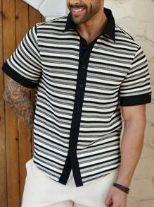 ResortEase Camisa casual de manga corta a rayas con botones frontales para hombres de tallas grandes