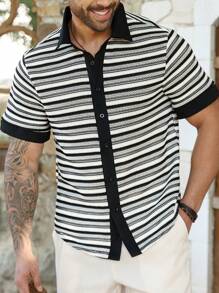 ResortEase Camisa casual de manga corta a rayas con botones frontales para hombres de tallas grandes