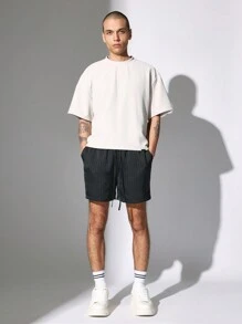 SUMWON Shorts de seda satinada de rayas de ajuste regular, con cintura elástica y cordón, para uso casual de verano en la playa y resorts, por encima de la rodilla