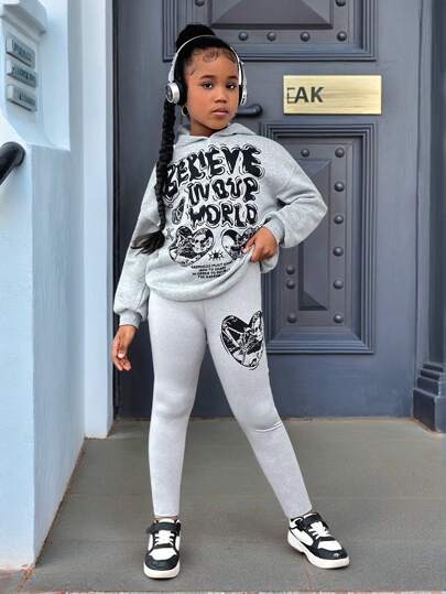 SHEIN Set de niña preadolescente que incluye sudadera con capucha y mallas con estampado gráfico de ojos de calavera, en color gris, adecuado