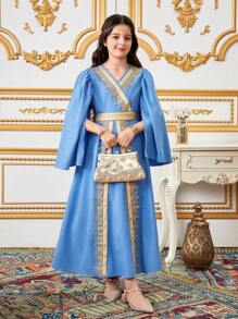 Vestido de manga larga con acento floral y borde azul y dorado elegante y tradicional para niñas preadolescentes, con cinturón dorado, para vacaciones, verano y viajes