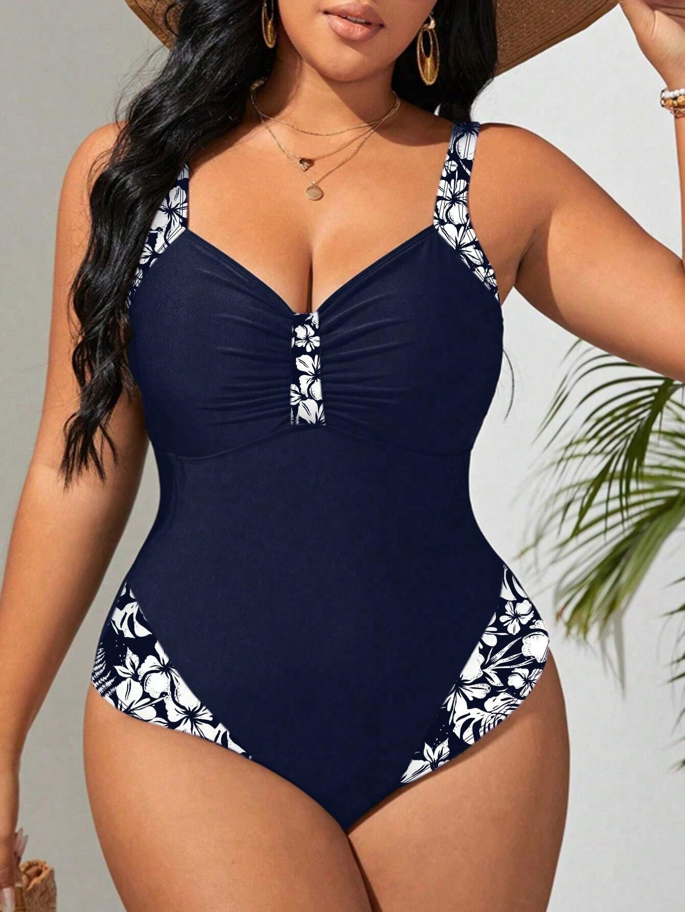 SHEIN Swim Curve Maiô de Alça Fina com Estampa Floral Colorida e Recortes em Patchwork, para Praia e Férias, Plus Size - Azul Marinho - Visão 1