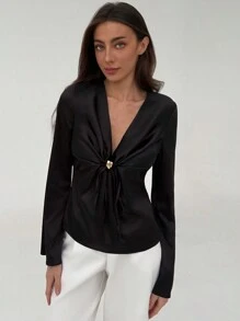 Aloruh 1 pieza Camisa casual moderna de mujer con bloque de color, cuello en V profundo, botón metálico y mangas acampanadas