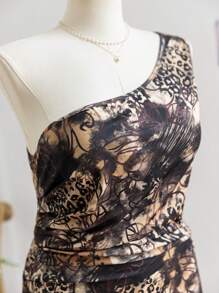 Soleia 大码女式复古棕色印花不对称肩部褶皱紧身迷你连衣裙，适合节日穿着