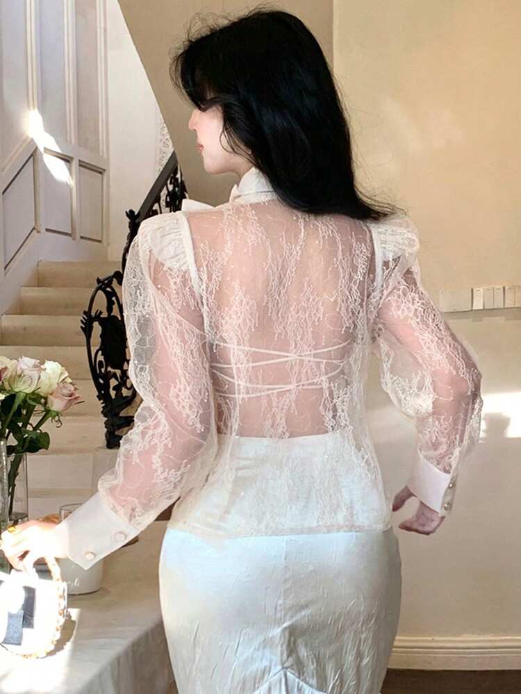 Blouse à manches bouffantes en dentelle avec col lavallière, convient pour les occasions festives et les sorties en amoureux. Top à manches longues pour femmes en automne