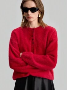 Ontre Suéter rojo esponjoso y holgado de cuello redondo con un solo botonadura, de estilo minimalista y versátil, ideal para días festivos y el Día de San Valentín. Moda casual femenina 2025
