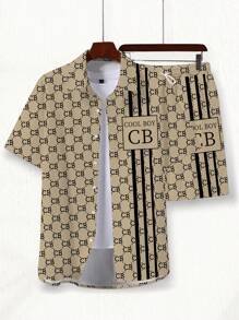 Manfinity Hypemode Conjunto casual de verano para hombres de 2 piezas que incluye camisa de manga corta con botones con estampado de letras y rayas, y pantalón corto con cordón